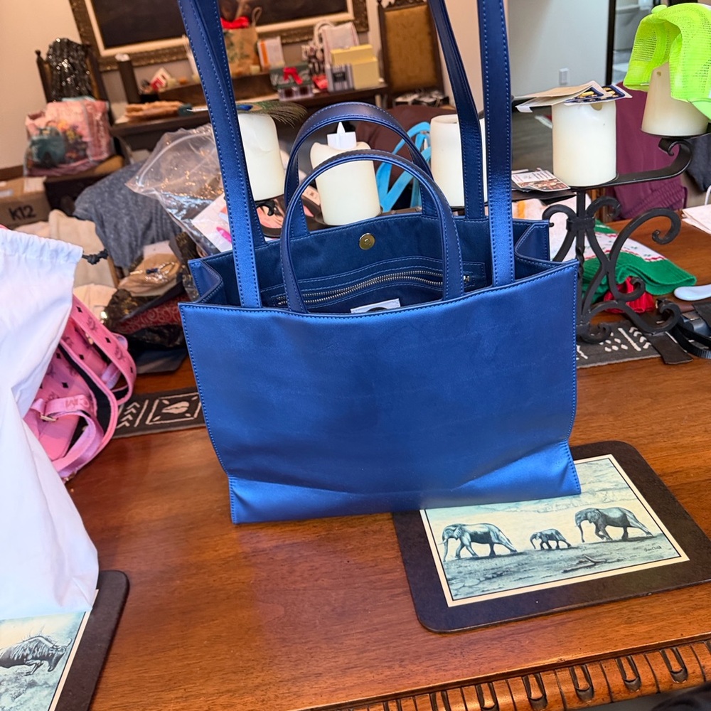 ON SALE🌟HOST PICK🌟🌟Gorgeous Like New Large Telfar Bag - Picture 3 of 9